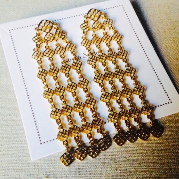 :: S&D [Retired] Gold Devon Shoulder Dusters - Picture 5 of 8